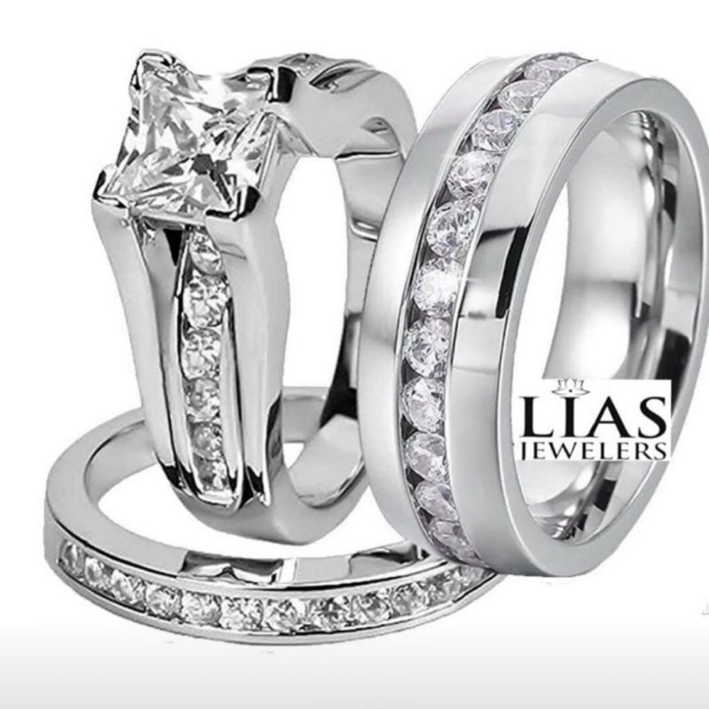 New 18k white gold wedding ring set ( His and Hers )